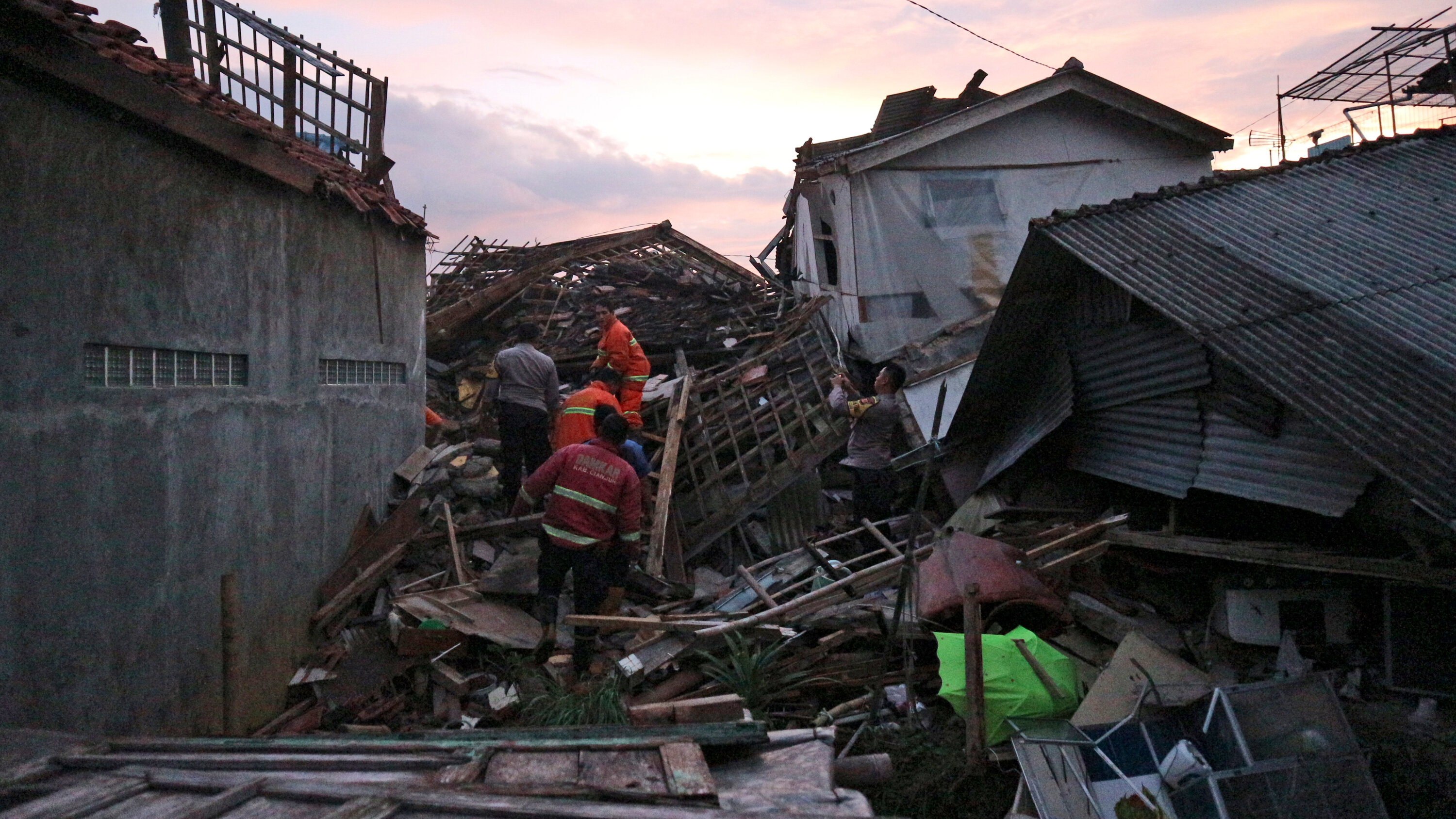 इन्डोनेसियाको भूकम्पमा मृत्यु हुने ३१० पुगे
